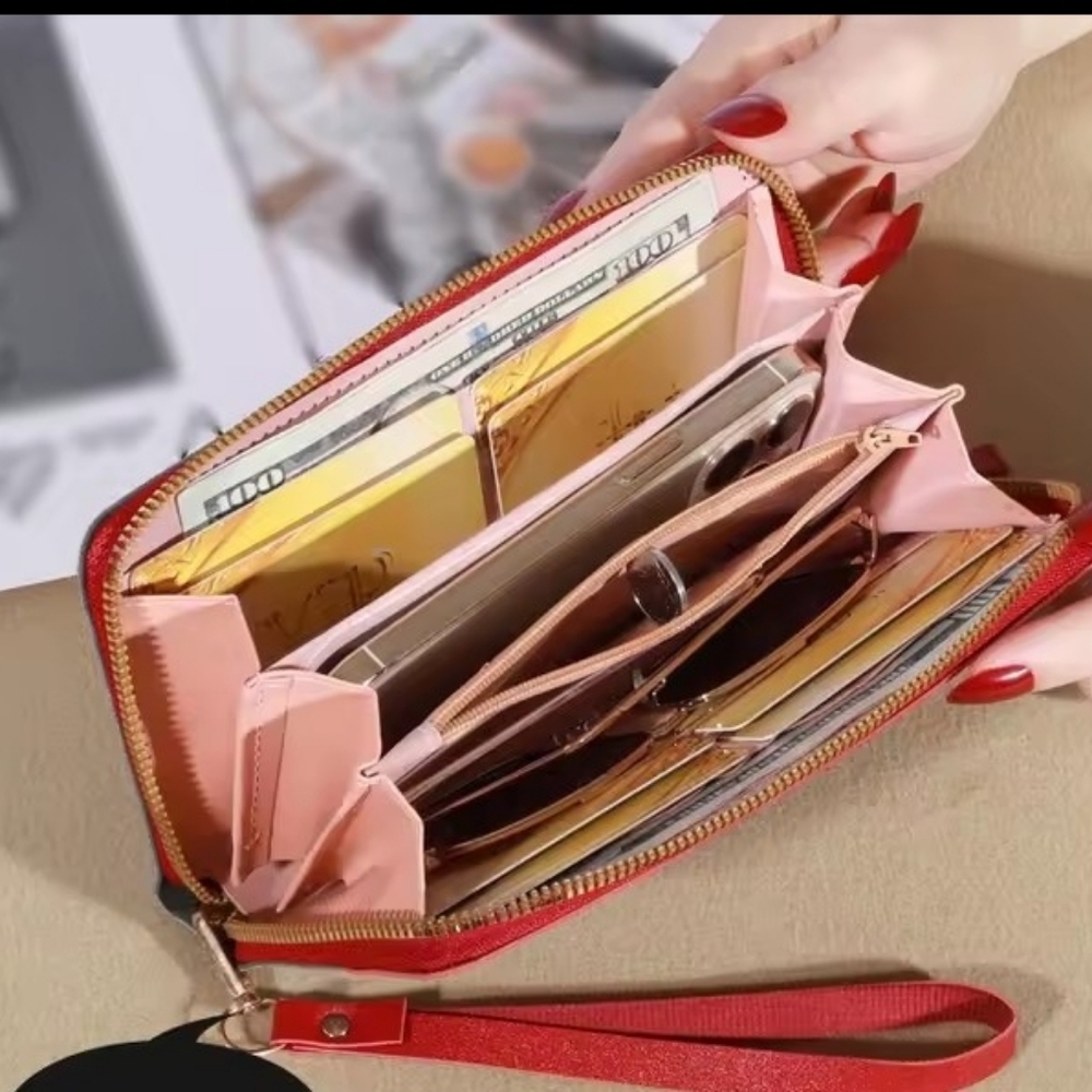 Forever Lovely Design For Madelyn Wristlet Wallet NWOT - Picture 2 of 2